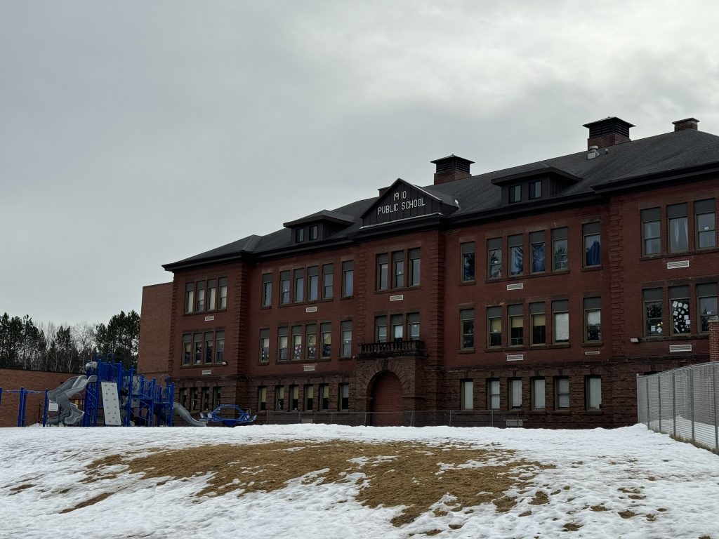 Mellen Public School mellenwi